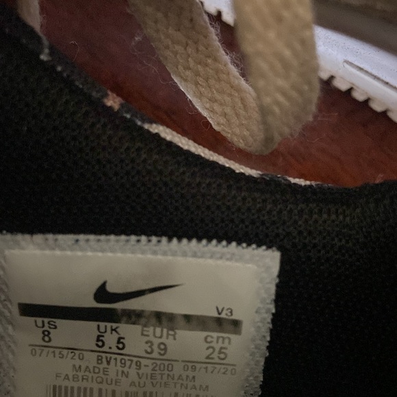 Women’s Nike shoes - Picture 3 of 6